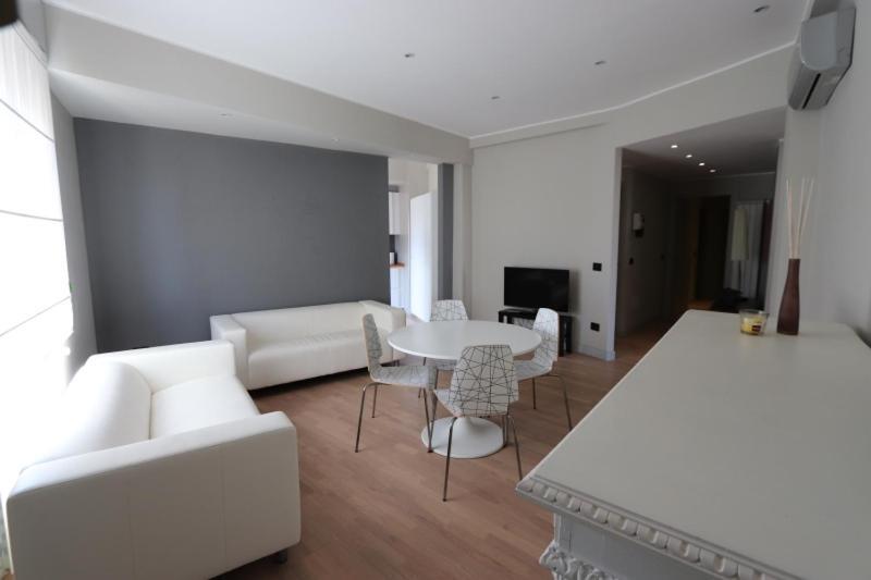 Nemo Apartment Империа Екстериор снимка